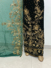 Load image into Gallery viewer, DARK GREEN Latest Designer Velvet Fabric George Wrapper With Net Blouse - VG053
