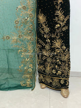 Load image into Gallery viewer, DARK GREEN Latest Designer Velvet Fabric George Wrapper With Net Blouse - VG053
